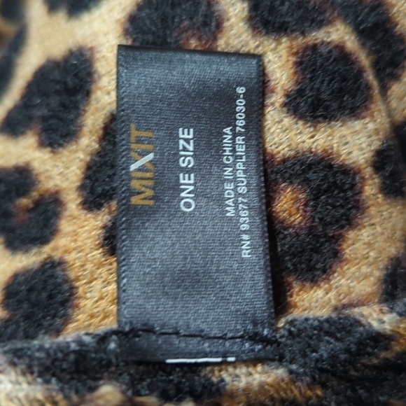 Mixit Women's Leopard Print Fashion Scarf One Size 80"x 27" - Picture 4 of 5